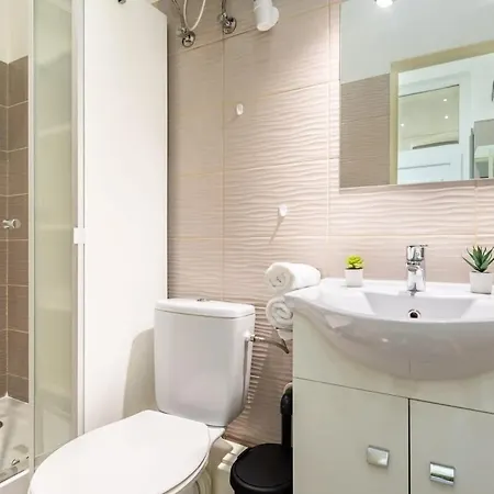 And Cozy Apartment *